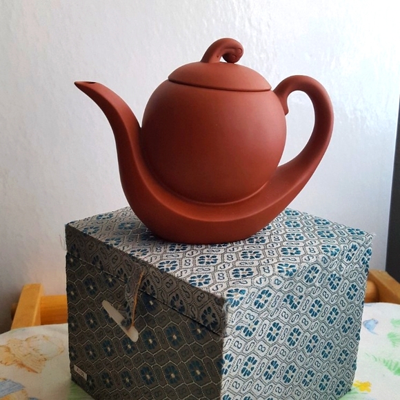NIB Te Teas Terracotta Ceremony Teapot in Ornate Box - Picture 1 of 12